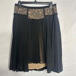 BCBG Elegant Black Lace Women's  skirt size 4 pre owned Exellent condition